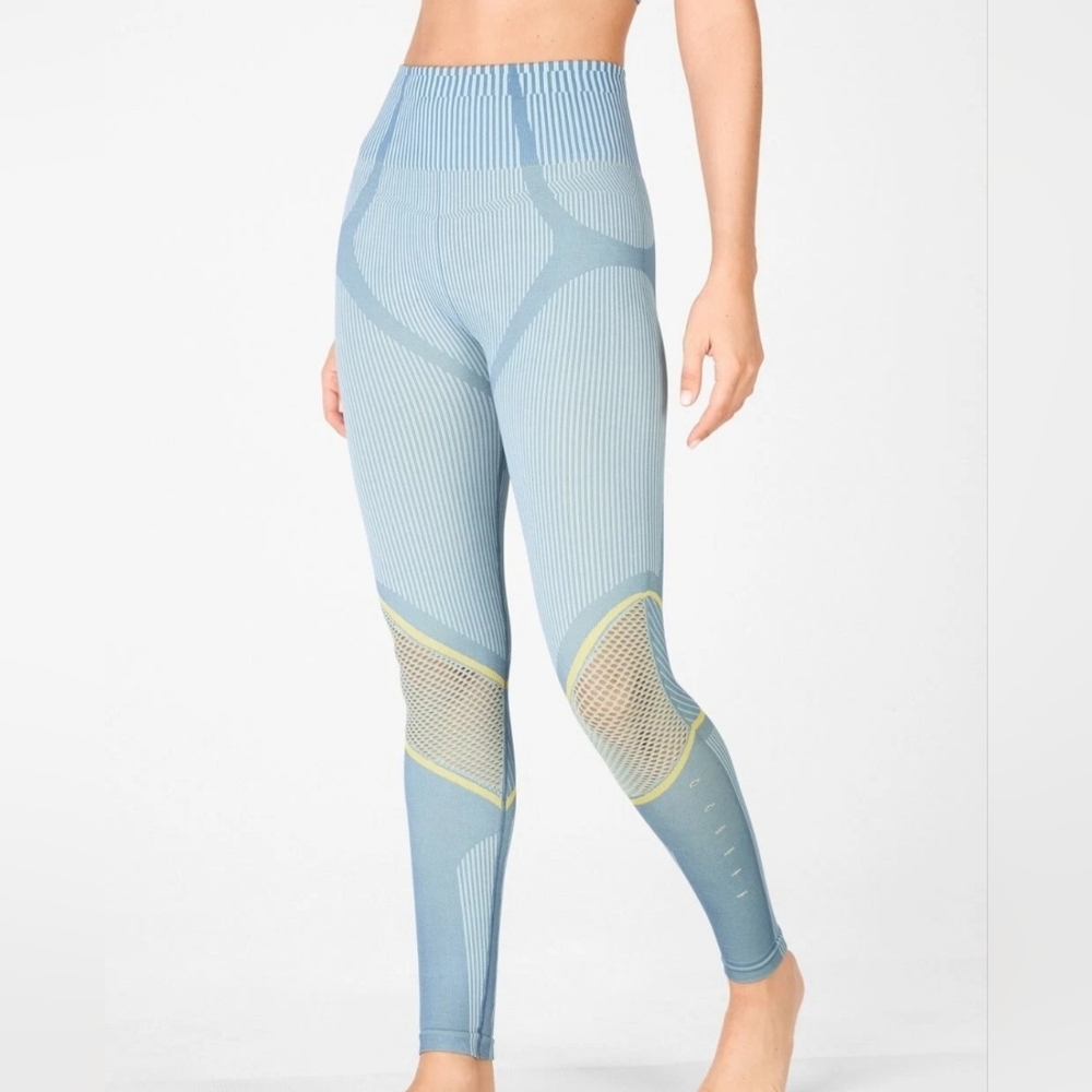 NWOT Fabletics Madeline Petsch Collection High Waisted Mesh Knees Size XS
